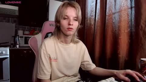 Snapshot of madelaines chatting on 05.27.26 madelaines online show from 05.27.26