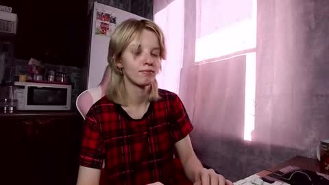Snapshot of madelaines chatting on 06.20.26 madelaines online show from 06.20.26