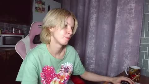 Snapshot of madelaines chatting on 07.15.26 madelaines online show from 07.15.26