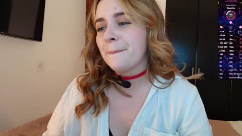 Snapshot of madelamee chatting on 02.05.25 madelamee online show from 02.05.25