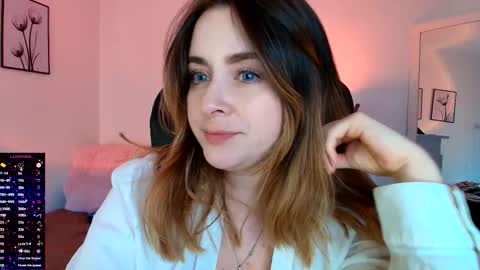 Snapshot of madelamee chatting on 09.18.25 madelamee online show from 09.18.25