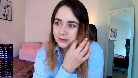 Snapshot of madelamee chatting on 09.19.25 madelamee online show from 09.19.25