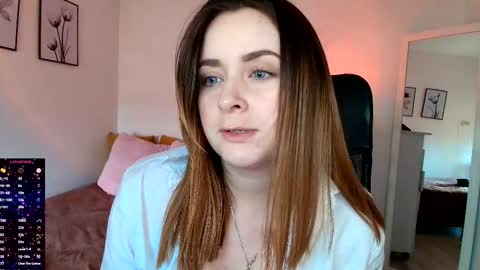Snapshot of madelamee chatting on 10.14.25 madelamee online show from 10.14.25