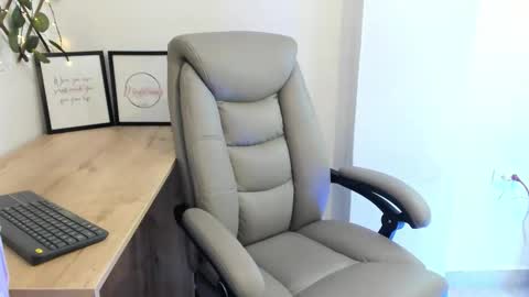 Madeleine  online show from 09.12.25