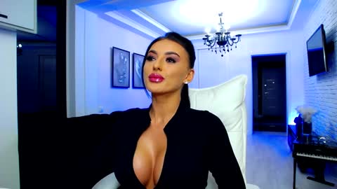 Snapshot of madena_ chatting on 01.31.25 Magda online show from 01.31.25