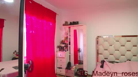 Snapshot of madeyn_roses chatting on 01.07.25 madelyn roses online show from 01.07.25