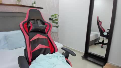 Snapshot of madison_saenzz chatting on 02.16.26 M A D I S O N online show from 02.16.26