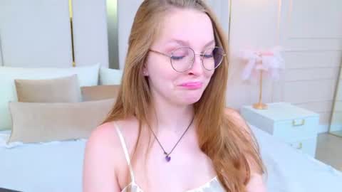 Snapshot of madisonsmitt chatting on 06.17.26 Maddy online show from 06.17.26