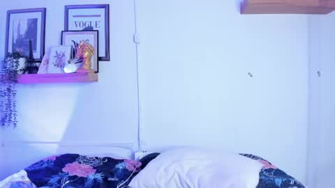 Snapshot of madissonkay chatting on 05.18.26 online show from 05.18.26