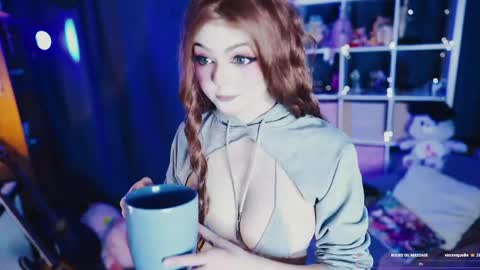 Snapshot of madnessalise chatting on 04.29.26 Alice online show from 04.29.26