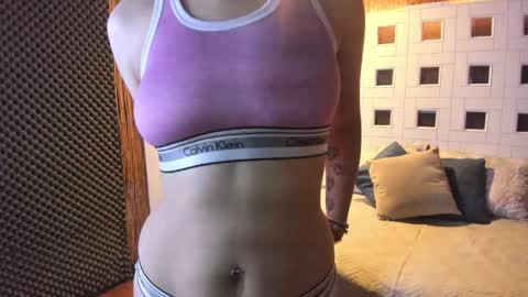 Snapshot of madydoll_ chatting on 04.11.26 Mady online show from 04.11.26