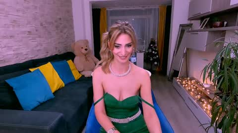 Snapshot of madyeroberts chatting on 12.31.24 Madye Roberts online show from 12.31.24