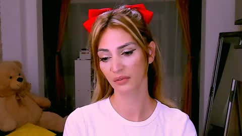 Snapshot of madyeroberts chatting on 01.12.25 Madye Roberts online show from 01.12.25