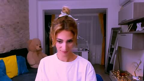 Snapshot of madyeroberts chatting on 01.20.25 Madye Roberts online show from 01.20.25