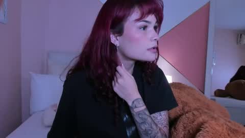 Mae Lyra online show from 11.11.25