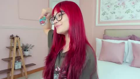 Mae Lyra online show from 02.01.26