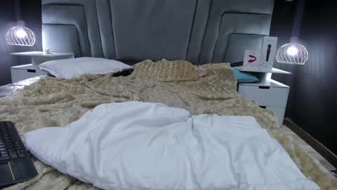 MAEE ANGELS online show from 02.06.25