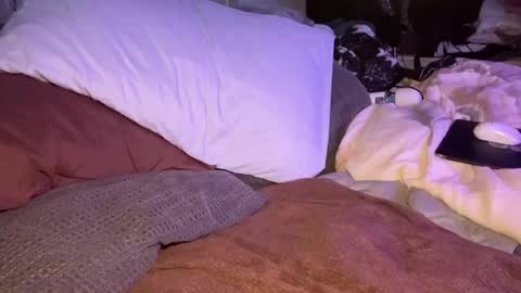 Mae Mariposa  online show from 04.11.26