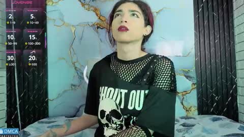 maevekuro online show from 10.13.25