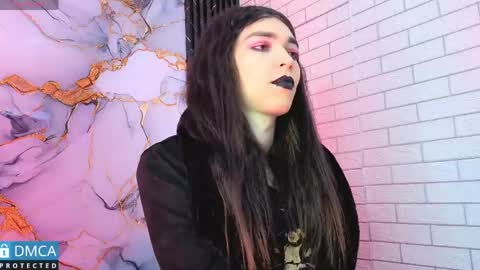 Snapshot of maevekuro chatting on 05.14.26 maevekuro online show from 05.14.26