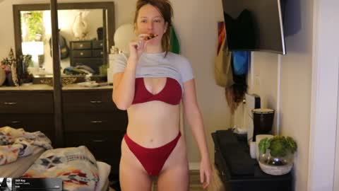 Snapshot of maevivant chatting on 02.04.26 Mae online show from 02.04.26