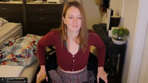 Snapshot of maevivant chatting on 02.12.26 Mae online show from 02.12.26