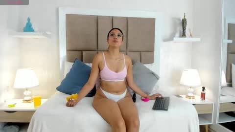 MafeMendez online show from 10.22.25
