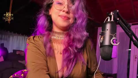 Snapshot of maggie_queen chatting on 10.02.25 Luna online show from 10.02.25