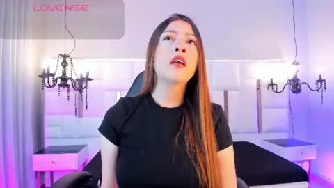 Snapshot of magic_miaa chatting on 06.22.26 magic_miaa online show from 06.22.26