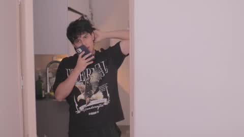 Snapshot of magic_tony chatting on 11.05.25 Tony Hoffa online show from 11.05.25