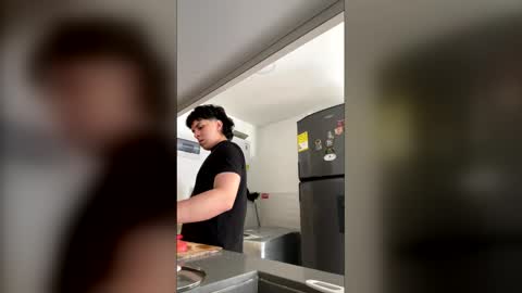 Snapshot of magic_tony chatting on 12.04.25 Tony Hoffa online show from 12.04.25