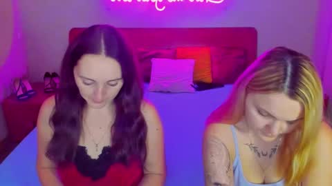 Lili and Bella online show from 01.10.25