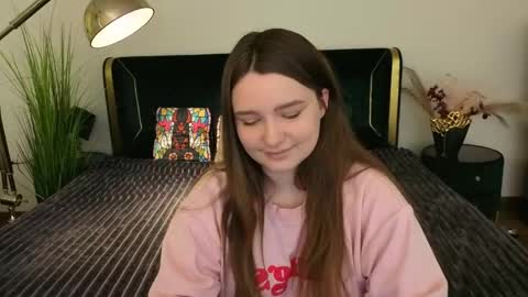 Snapshot of magicpeachhs chatting on 05.04.26 Emily online show from 05.04.26