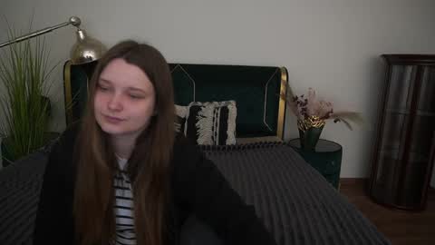 Snapshot of magicpeachhs chatting on 06.01.26 Emily online show from 06.01.26