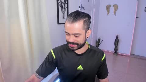 Snapshot of magnus_king chatting on 02.14.25     online show from 02.14.25