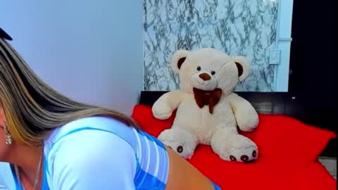 Snapshot of maia_bronce chatting on 09.21.25 Maia Bronce online show from 09.21.25