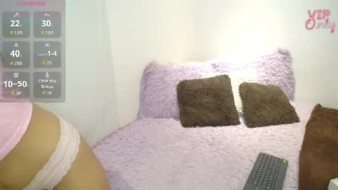 Snapshot of maiaa_evans chatting on 05.06.26 t online show from 05.06.26