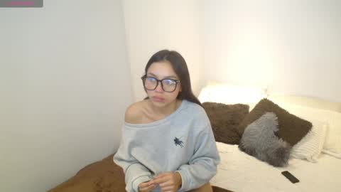 Snapshot of maiaa_evans chatting on 05.11.26 t online show from 05.11.26