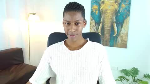 Snapshot of maiki18 chatting on 10.21.25 I am Maik online show from 10.21.25