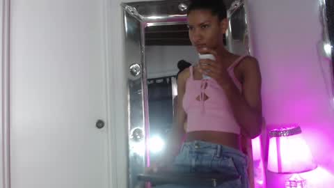 Snapshot of mailyn_gold chatting on 04.29.26 mailyn_gold online show from 04.29.26