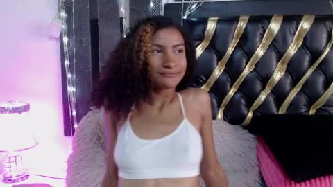 Snapshot of mailyn_gold chatting on 05.11.26 mailyn_gold online show from 05.11.26