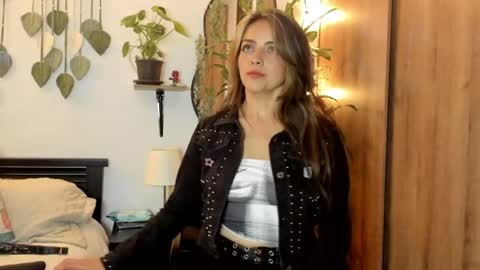 Snapshot of mailynfoxx chatting on 06.26.26 Mailyn Foxx online show from 06.26.26