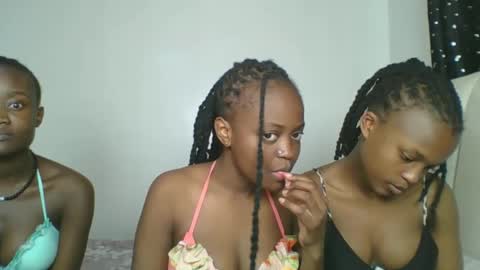 maira luv1 online show from 12.18.25