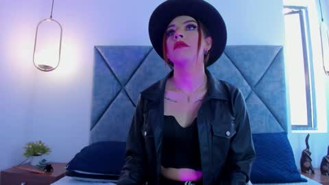 Snapshot of maiskeenzamara chatting on 12.01.25 Zamara.... online show from 12.01.25