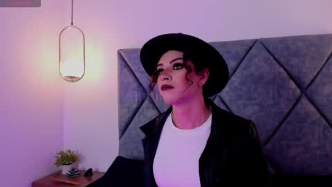 Snapshot of maiskeenzamara chatting on 12.15.25 Zamara.... online show from 12.15.25