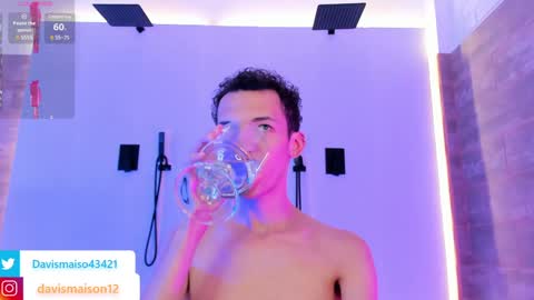 Maison Davis online show from 12.04.24