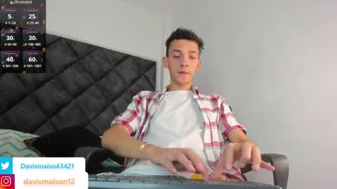 Maison Davis online show from 01.10.25