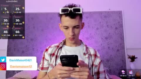 Maison Davis online show from 02.10.25