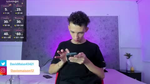 Maison Davis online show from 02.25.25