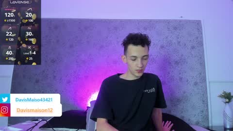 Maison Davis online show from 02.26.25